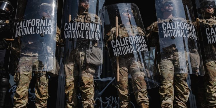 Juez bloquea el despliegue de la Guardia Nacional de Trump en Los Ángeles con una fuerte reprimenda: NPR