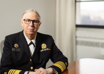 El nombre de líder de salud transgénero cambió en su retrato oficial del HHS: Disparos