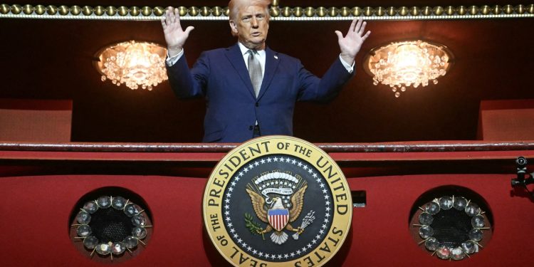 Se acercan los honores del Kennedy Center. Trump es el anfitrión: NPR