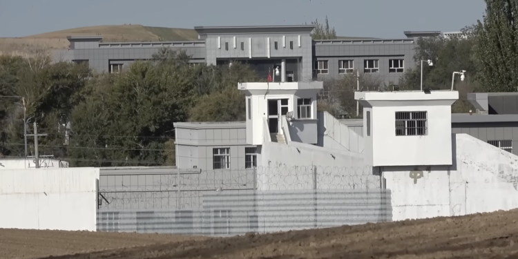 El hombre chino que filmó imágenes secretas en Xinjiang podría ser deportado de EE. UU.: NPR