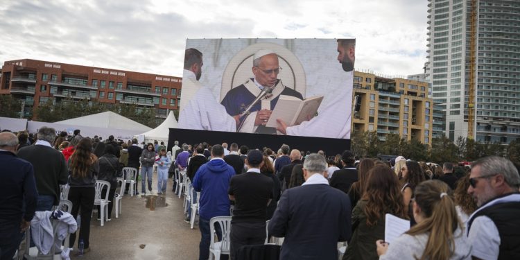 El Papa Leo concluye su visita a Medio Oriente en el lugar de la explosión en el puerto de Beirut: NPR