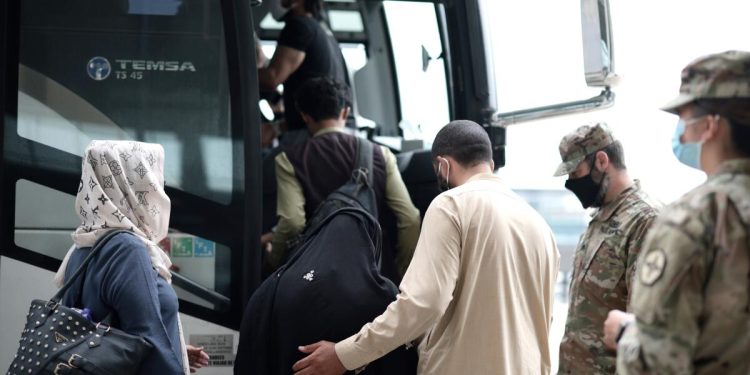 Estados Unidos pide a los inmigrantes afganos que se presenten en Navidad y Año Nuevo