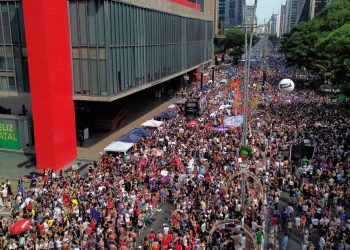Mujeres protestan contra la violencia de género en todo Brasil tras casos impactantes