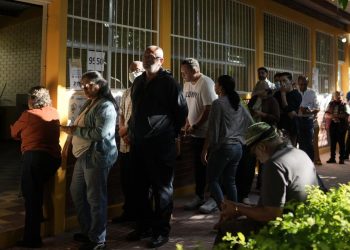 Los hondureños votan para elegir nuevo presidente en una carrera reñida bajo la sombra de la sorpresiva intervención de Trump