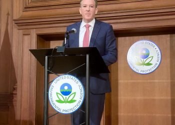 La EPA elimina la mención de los combustibles fósiles en un sitio web sobre las causas del calentamiento. Los científicos lo consideran completamente incorrecto.