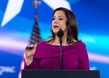La representante Elise Stefanik pone fin a su campaña para gobernadora de Nueva York y no buscará la reelección a la Cámara