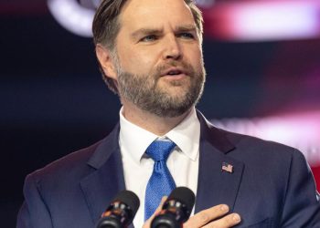 Vance se niega a condenar la intolerancia mientras los conservadores se pelean en Turning Point