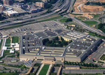 Familia de colombiano muerto en ataque a barco estadounidense presenta desafío de derechos humanos