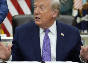 Los líderes tailandeses y camboyanos acuerdan renovar un alto el fuego después de días de enfrentamientos mortales, dice Trump