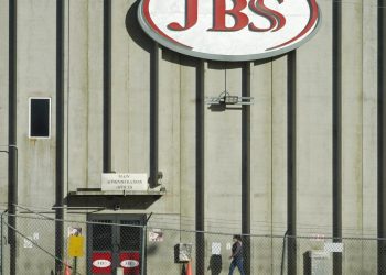 JBS cierra una planta empacadora de carne de California en Riverside