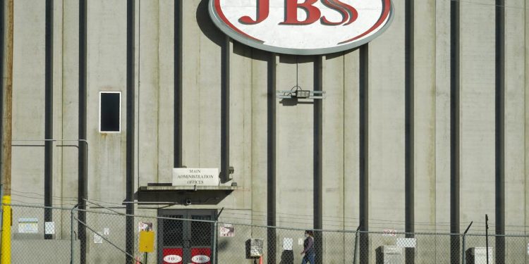 JBS cierra una planta empacadora de carne de California en Riverside