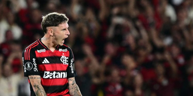 América le responde a El País: cuáles son los jugadores uruguayos que pelean por un lugar en el 11 ideal