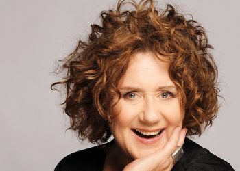 Verónica Llinás: “Sin humor no hay evolución” y el fenómeno teatral que llegó a Enjoy Punta del Este