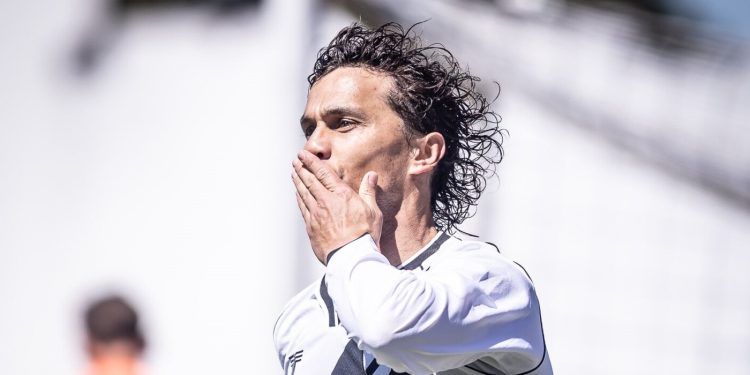 Sebastián Fernández no se retira: Diego Monarriz contará con el experimentado goleador para el Danubio 2026