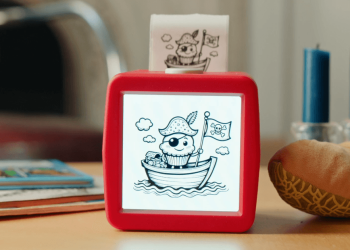 Los juguetes con IA dan miedo, pero esta pequeña caja roja promete una solución