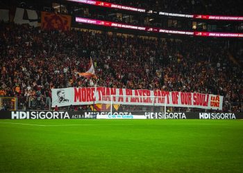 El homenaje de la barra del Galatasaray al capitán Mauro Icardi :: Olé