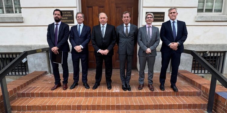 Sin explicar las razones, el gobierno británico demora la aprobación del embajador en Londres propuesta por Milei