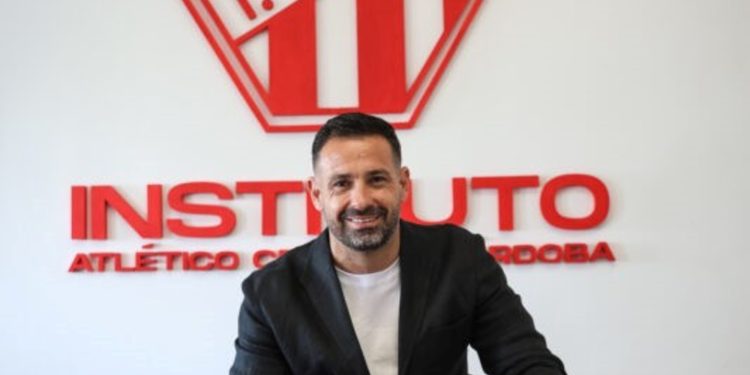 Carranza, de retirarse a los 44 a Secretario Técnico de otro club en menos de una semana :: Olé