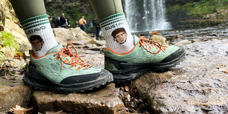 Adiós, dedos de los pies pellizcados. De ahora en adelante, solo compraré zapatos para caminar con esta característica de diseño.