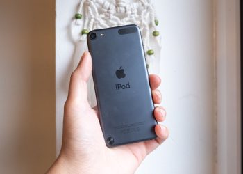 Dejé mi teléfono inteligente para escuchar música en mi iPod de hace una década: aquí hay 3 cosas que me gustaron y 2 que no