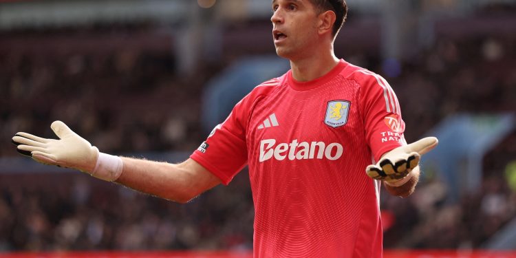 Del primer al séptimo lugar: así terminó Dibu Martínez en el ranking de arqueros de la temporada según la IFFHS :: Olé