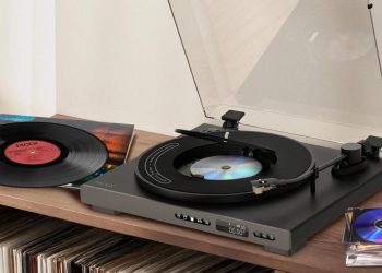 así es el minimalista tocadiscos automático que esconde un reproductor de CDs bajo el plato