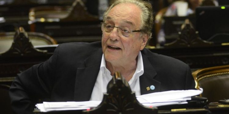 Carlos Heller: «Los bancos no podemos hacer lo que Caputo pide que hagamos con los dólares colchón»