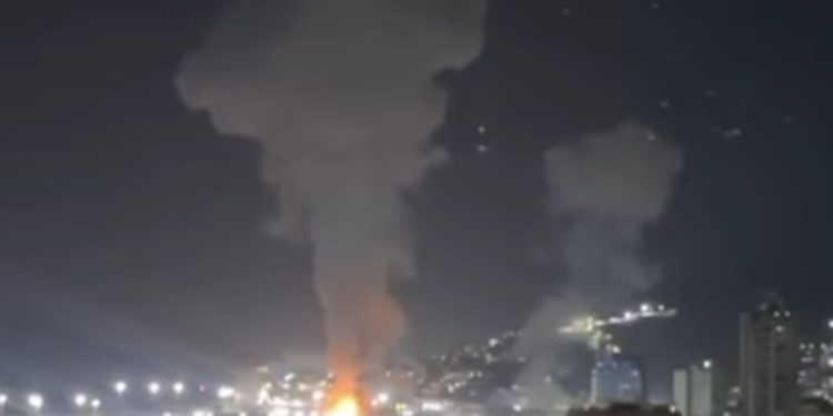 Urgente: Reportan bombardeo sobre varios puntos en Caracas, Venezuela