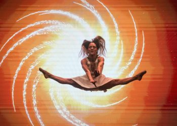 Danza y artes digitales se unen para imaginar la génesis del mundo en el Espai l'Idem