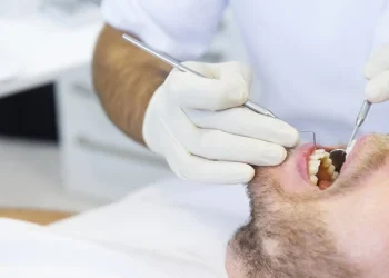 Cuidado si tienes mucha placa dental: así puede afectar a tus arterias