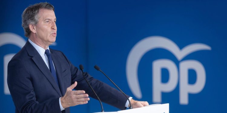 Feijóo no descarta que Zapatero pueda acabar en el banquillo de los acusados en el 2026