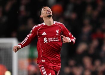 El Liverpool inicia el año con un tropiezo en casa