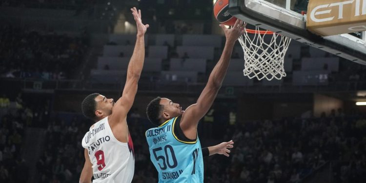 El Fenerbahce no se inmuta y puede con el Baskonia en el Buesa Arena