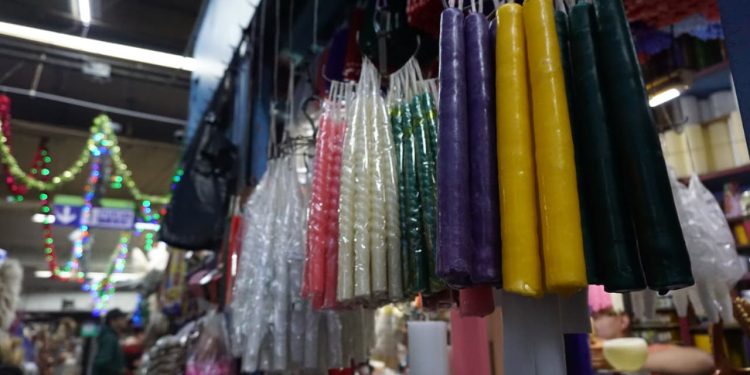 así recibirás los guatemaltecos al nuevo ciclo con velas, uvas y deseos de prosperidad.