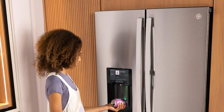 El nuevo refrigerador inteligente de GE automatiza las compras con un escáner de código de barras e Instacart