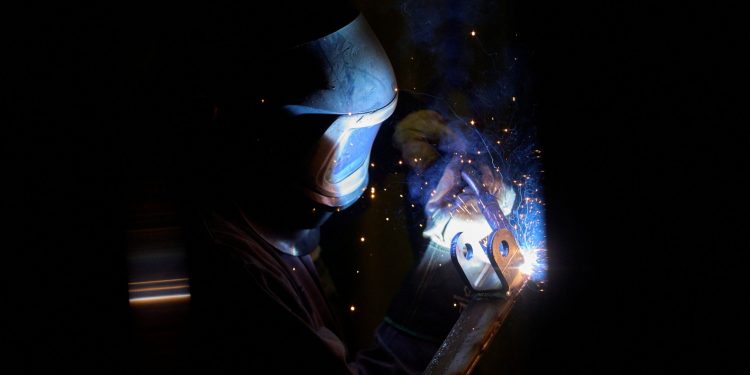 Un soldador sano de 18 años casi muere de ántrax: el noveno caso tan desconcertante