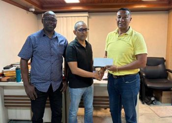 One Guyana/K&S/President's Futsal Championship Queensway Group of Companies y Bakewell contribuyen