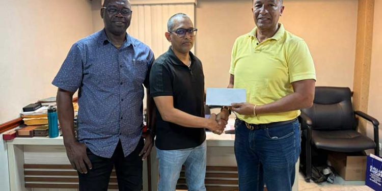 One Guyana/K&S/President's Futsal Championship Queensway Group of Companies y Bakewell contribuyen