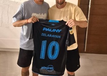 De un 10 a otro: el encuentro entre Messi y Zelarayán que se volvió loco a todo el pueblo Pirata :: Olé