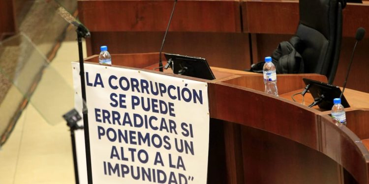 La corrupción habría costado $45 mil millones al país en 35 años, según el diputado Zúñiga