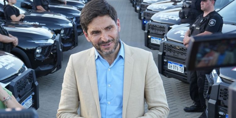 En un abierto desafío a Caputo, Maximiliano Pullaro dijo que no traerá a Argentina los 800 millones de dólares de deuda colocados en Wall Street.