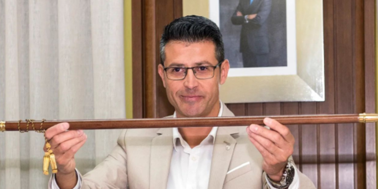 El alcalde de Almussafes declara ante el PSOE que las denuncias de acoso sexual son «falsas»