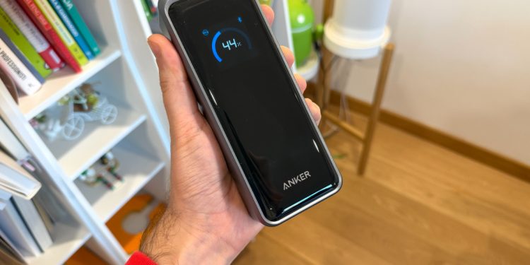 Prova del powerbank Anker Prime 26K con base