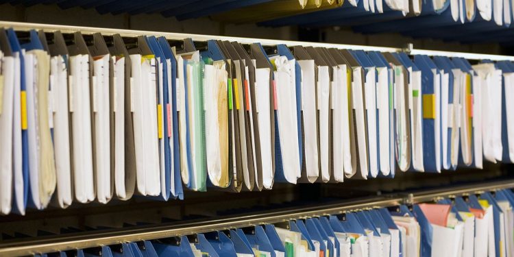 Abandoné PeaZip por esta función, y dos años más tarde sigue sin tenerla