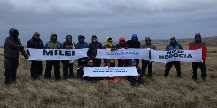 Excombatientes intimaron a Javier Milei a retractarse por dichos sobre Malvinas en medios británicos