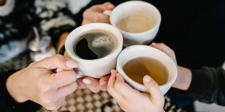 descubre cuál puede debilitar tus huesos… y cuándo dejar de tomarlo