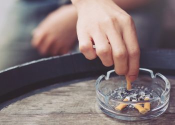 Nofumadores.org acusa a las tabaqueras de «retrasar» la aprobación de una nueva Ley del tabaco y «descafeinar» medidas