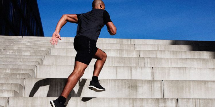 Puede realizar un seguimiento de muchas estadísticas de actividad física solo con su teléfono, sin necesidad de dispositivos portátiles