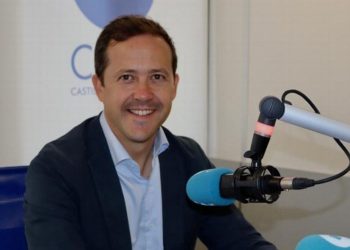 Velázquez anuncia que esta primavera «los chavales de las escuelas de fútbol volverán a jugar en el campo Carlos III de Toledo»