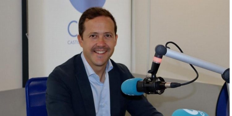 Velázquez anuncia que esta primavera «los chavales de las escuelas de fútbol volverán a jugar en el campo Carlos III de Toledo»